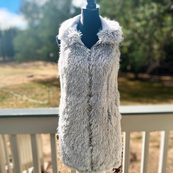 Piko 1988 Jackets & Blazers - 🔥LAST CHANCE 🔥 Fuzzy Teddy Bear Vest